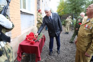 Астраханские патриоты приняли участие в открытии мемориальной доски в честь кавалера ордена Мужества Олега Царя